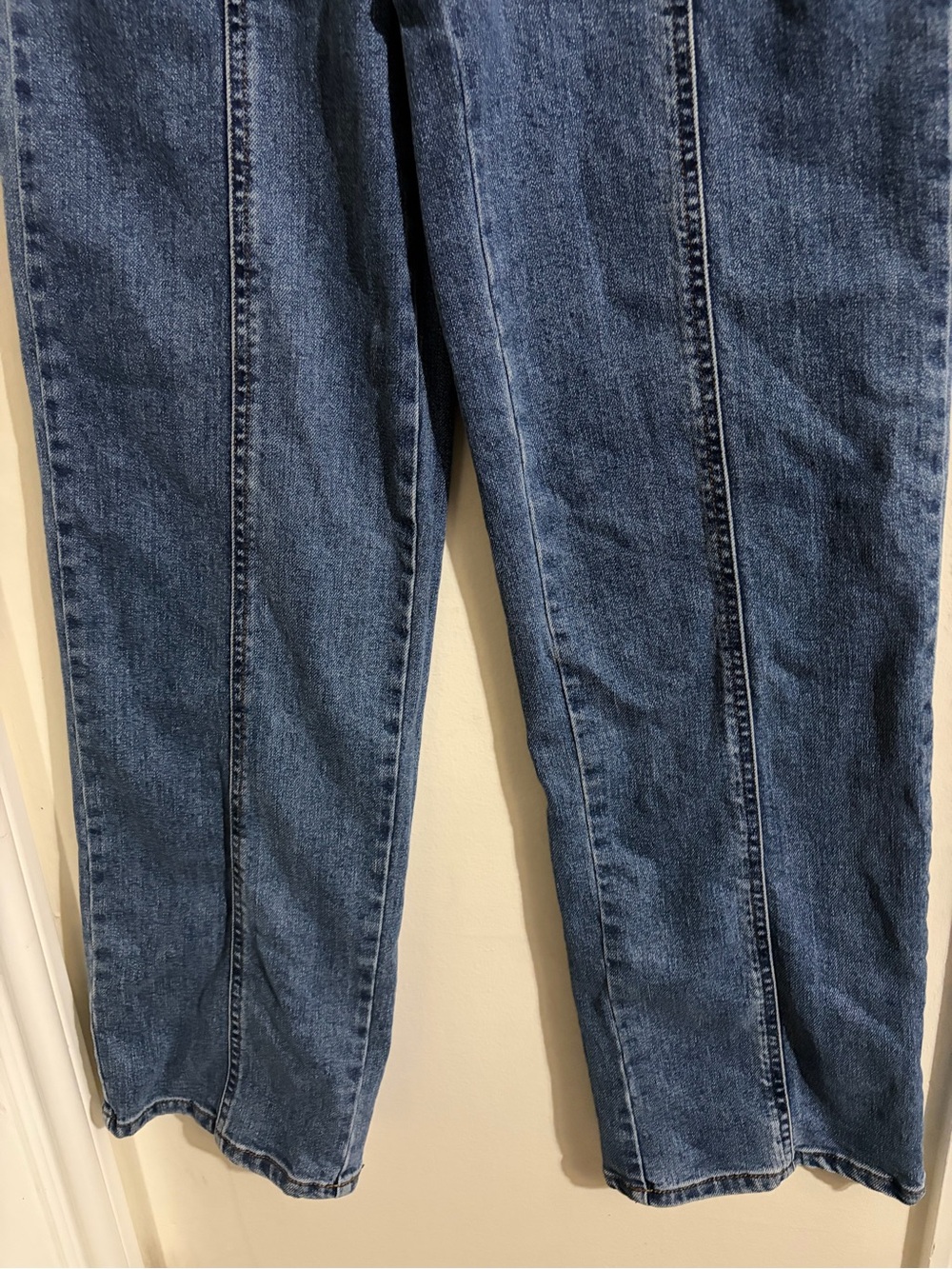 Women’s Straight Leg Denim Jeans - Blue - Picture 6 of 11